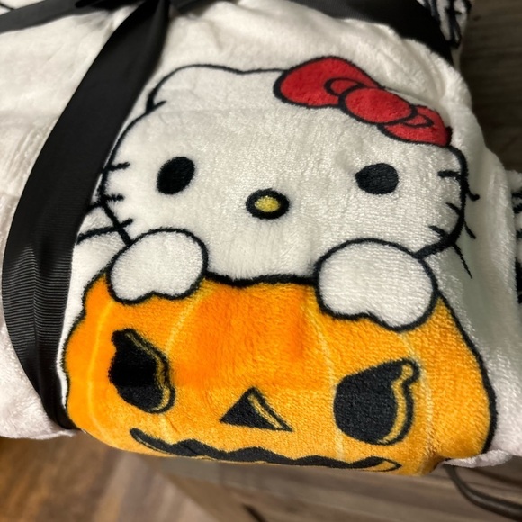 *CLEARANCE* Hello Kitty Halloween Blanket twin size - Picture 6 of 8